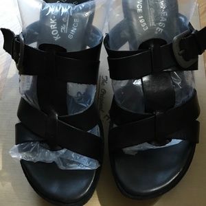 FINAL DAYS Kork Ease black sandals 7